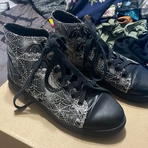 Spiderweb sneakers, high top